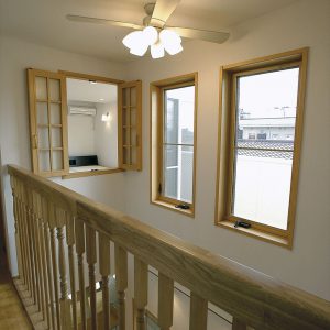 間口が狭く、奥行きが深い28坪、<br>木造吹抜け付きの地下室、1〜3階、屋上の5層住宅