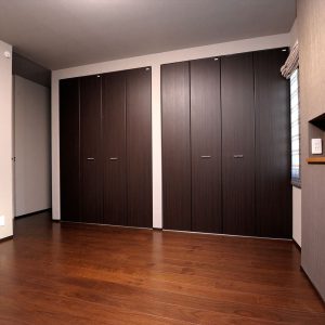 吹き抜けで開放的なリビングが特徴。<br>将来の二世帯を考えた工夫満載のロフト付き二世帯住宅。