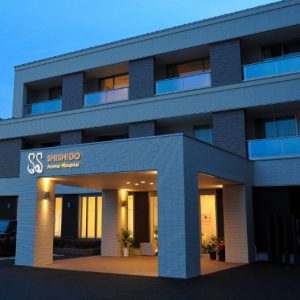 3階建て2世帯+動物病院併用の<br>真似したい洗練アイディア満載な3エリア住宅