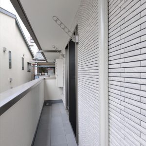 閑静な住宅街で１階は単世帯向け、<br>2～3階はファミリー向けの設備にこだわった賃貸住宅