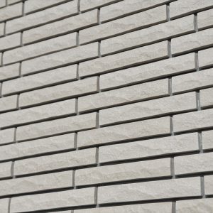 【1階賃貸併用】防音対策バッチリ。<br>キレイな外観が長続きする総タイル張りの収納たっぷり3階建て住宅