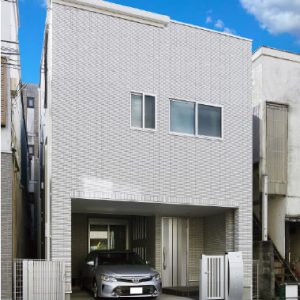 【街道沿い・狭小・屋上】１階で愛車を眺め、屋上で家庭菜園を楽しむ、夫婦夢の注文住宅