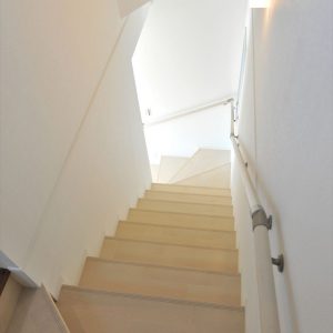【約15.5畳の屋上付き】外観は美しい白のタイル。<br>各部屋使い勝手＆カラーにもこだわる３階建て