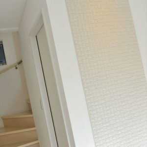 【約15.5畳の屋上付き】外観は美しい白のタイル。<br>各部屋使い勝手＆カラーにもこだわる３階建て