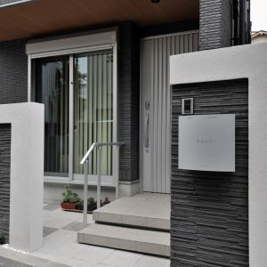 約20坪のお土地に玄関1つ、<br>水回りは2つのコンパクト設計ながらもこだわり満載の二世帯住宅