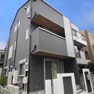 約20坪のお土地に玄関1つ、<br>水回りは2つのコンパクト設計ながらもこだわり満載の二世帯住宅