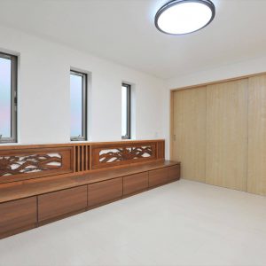 １階賃貸用店舗・倉庫スペース併用、2階・3階は階層で<br>居住空間が完全に独立した二世帯住宅