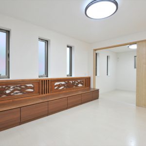 １階賃貸用店舗・倉庫スペース併用、2階・3階は階層で<br>居住空間が完全に独立した二世帯住宅