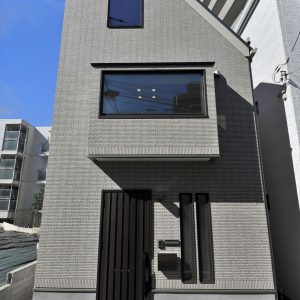 【限りある空間を最大限に活用】こだわりが散りばめられた<br>総タイル張りの3階建て住宅