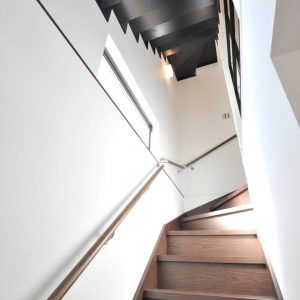【限りある空間を最大限に活用】こだわりが散りばめられた<br>総タイル張りの3階建て住宅