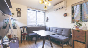 L字型ソファーも置けるゆとりある部屋