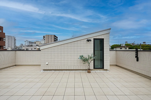 約40㎡ある屋上の広々ルーフバルコニー