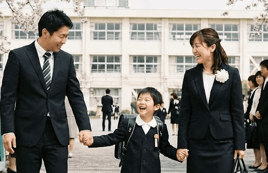 「転校させたくない」という親心から、子供が小学校に上がるタイミングまでに定住先を決めたいと考えるケースです。これに合わせて「学区」を絞って土地探しをする方も多くいます。