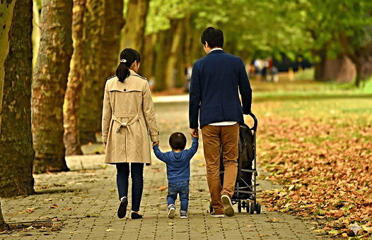 「更新料を払うのがもったいない」「毎月15万円の家賃を払っても自分の資産にならないなら、ローンを払って家を残したい」という経済的な合理性からの決断です。