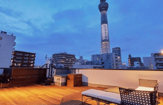 庭が作れない狭小地でも、空に近いプライベートガーデンを。
