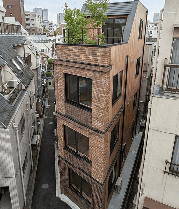 更地のまま活用する方法もありますが、税制優遇(固定資産税の軽減、相続税評価額の圧縮)を考えると、やはり「建物を建てる」活用法が王道です。