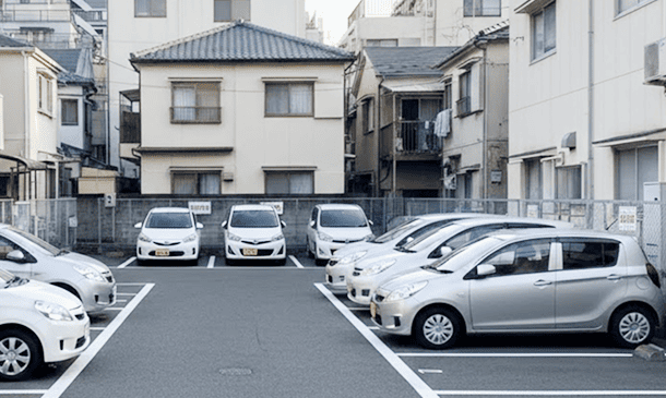 住宅街向け。舗装とロープ張りだけで開始できます。利回りは低いですが安定しています。