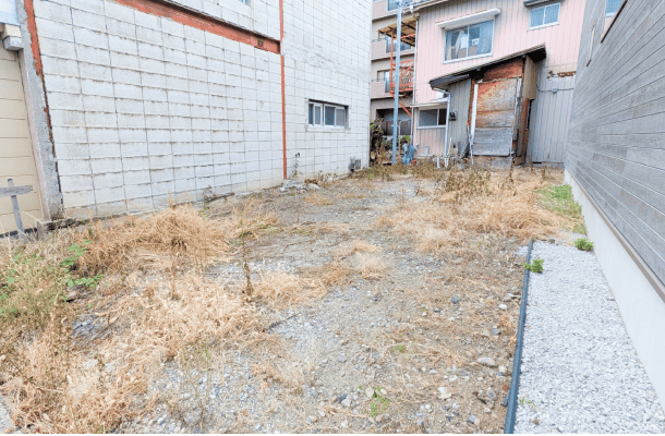 「15坪なんて、部屋ができるの?」と思われるかもしれません。しかし、OU2HAUSの実績を見れば、15坪でも家族4人が快適に暮らす3階建て・4階建ては十分に可能です
後述する事例をぜひご覧ください。
重要なのは坪数そのものではなく、「容積率(その土地にどれだけの延床面積を建てられるか)」です。